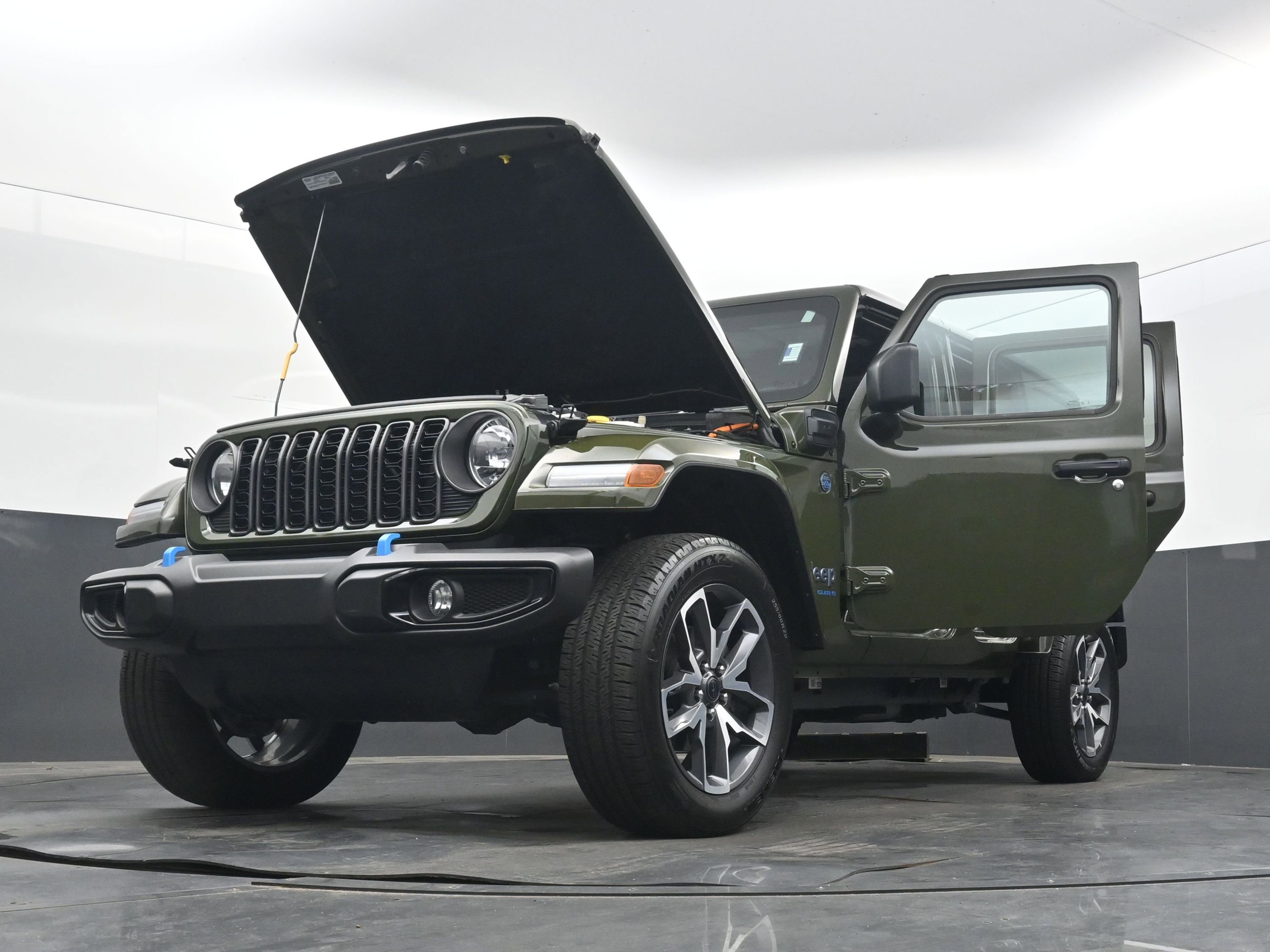 Used 2024 Jeep Wrangler Sport S image 41