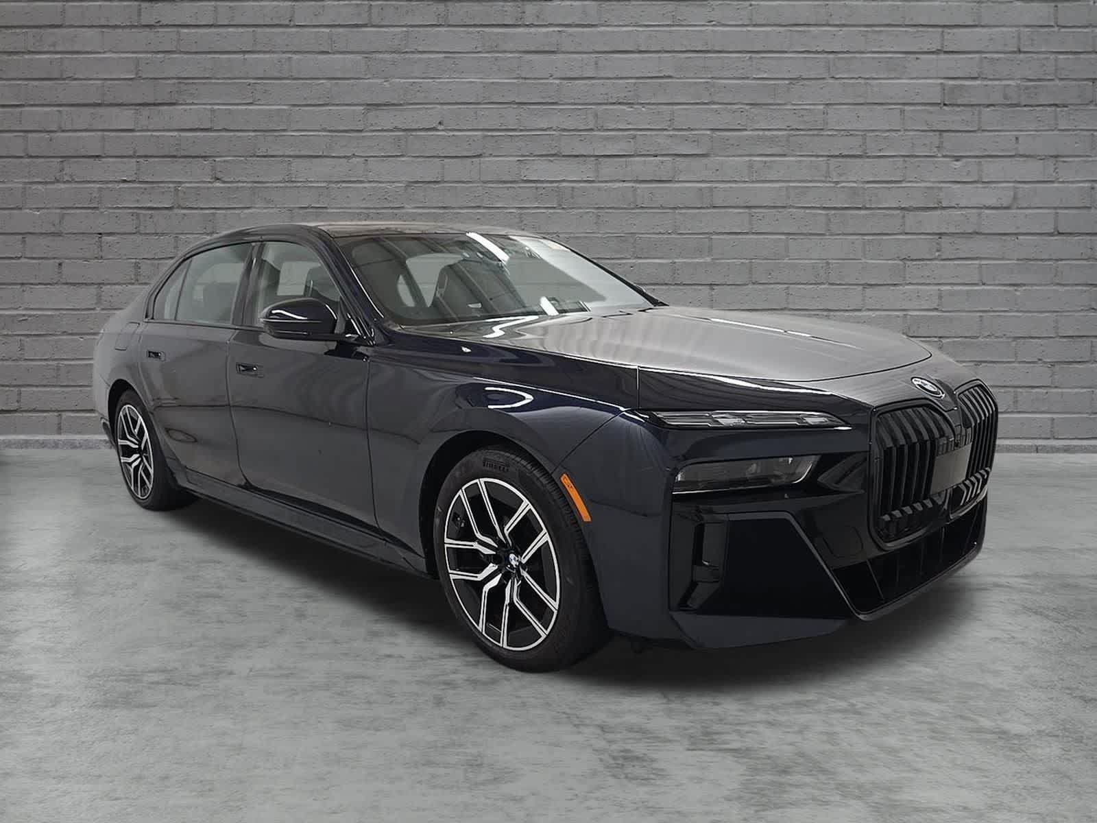 Used 2024 BMW i7 xDrive60 w/ Executive Package AWD/4WD image 3