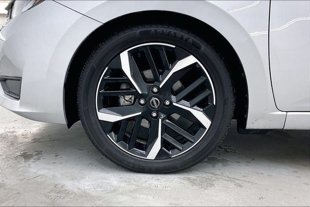 Used 2024 Nissan Versa SR FWD image 10