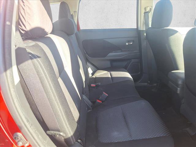 Used 2017 Mitsubishi Outlander ES image 16
