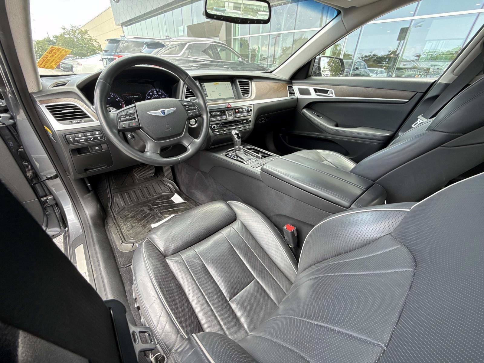 Used 2015 Hyundai Genesis 5.0 RWD image 4