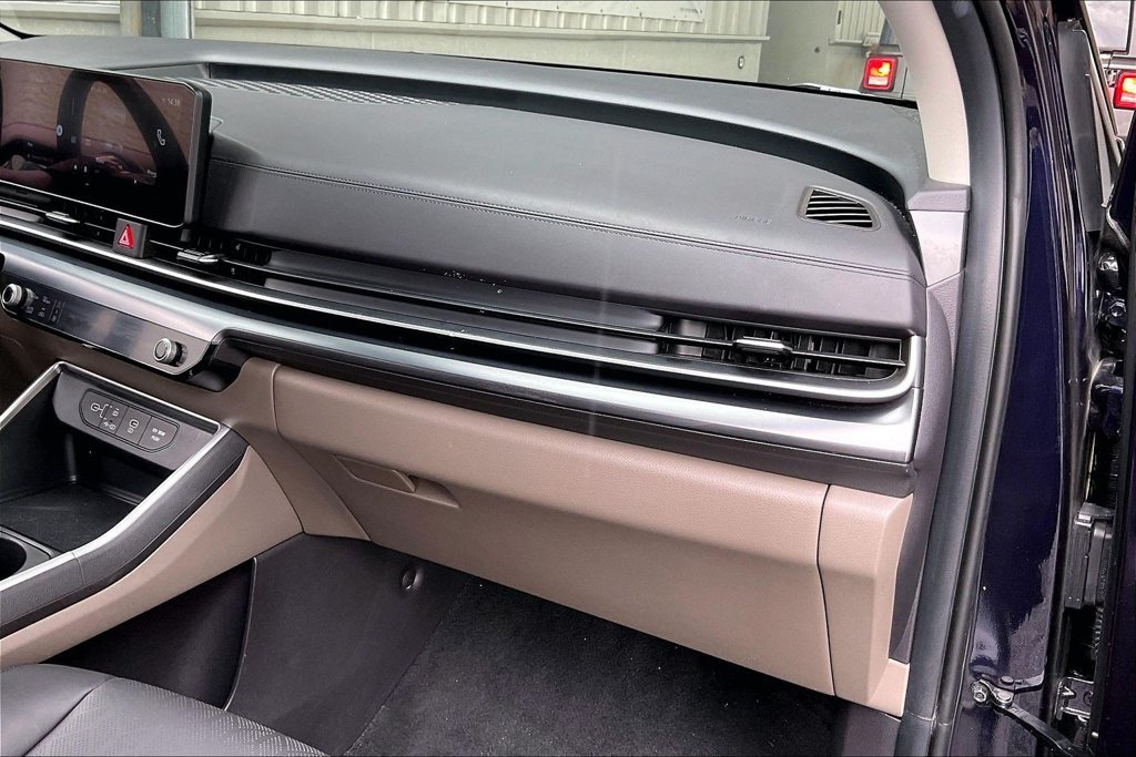 Used 2026 Kia Carnival FWD image 23