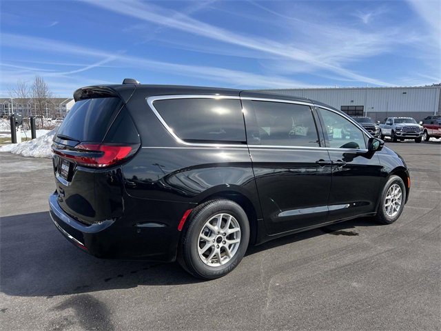 New 2025 Chrysler Pacifica Select image 37