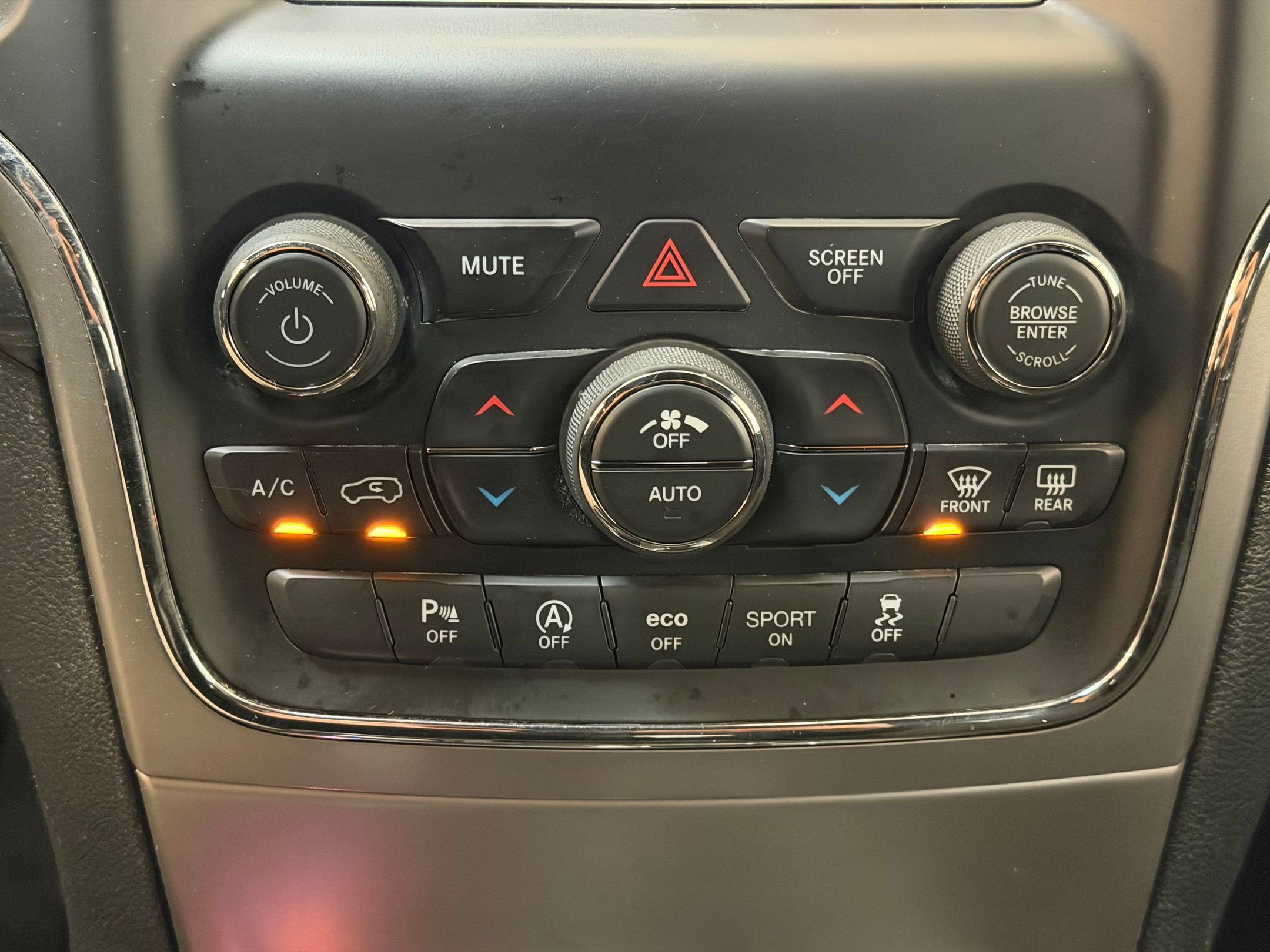 Used 2021 Jeep Grand Cherokee Laredo image 19