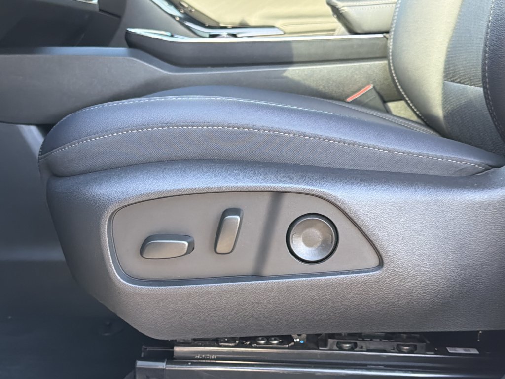 Used 2026 Chevrolet Equinox LT w/ Convenience Package II FWD image 22