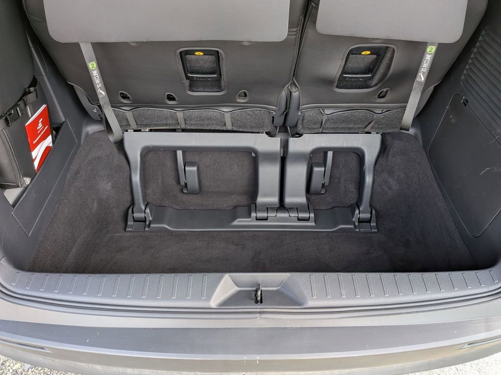 Used 2025 Toyota Sienna LE w/ LE Plus Package image 6