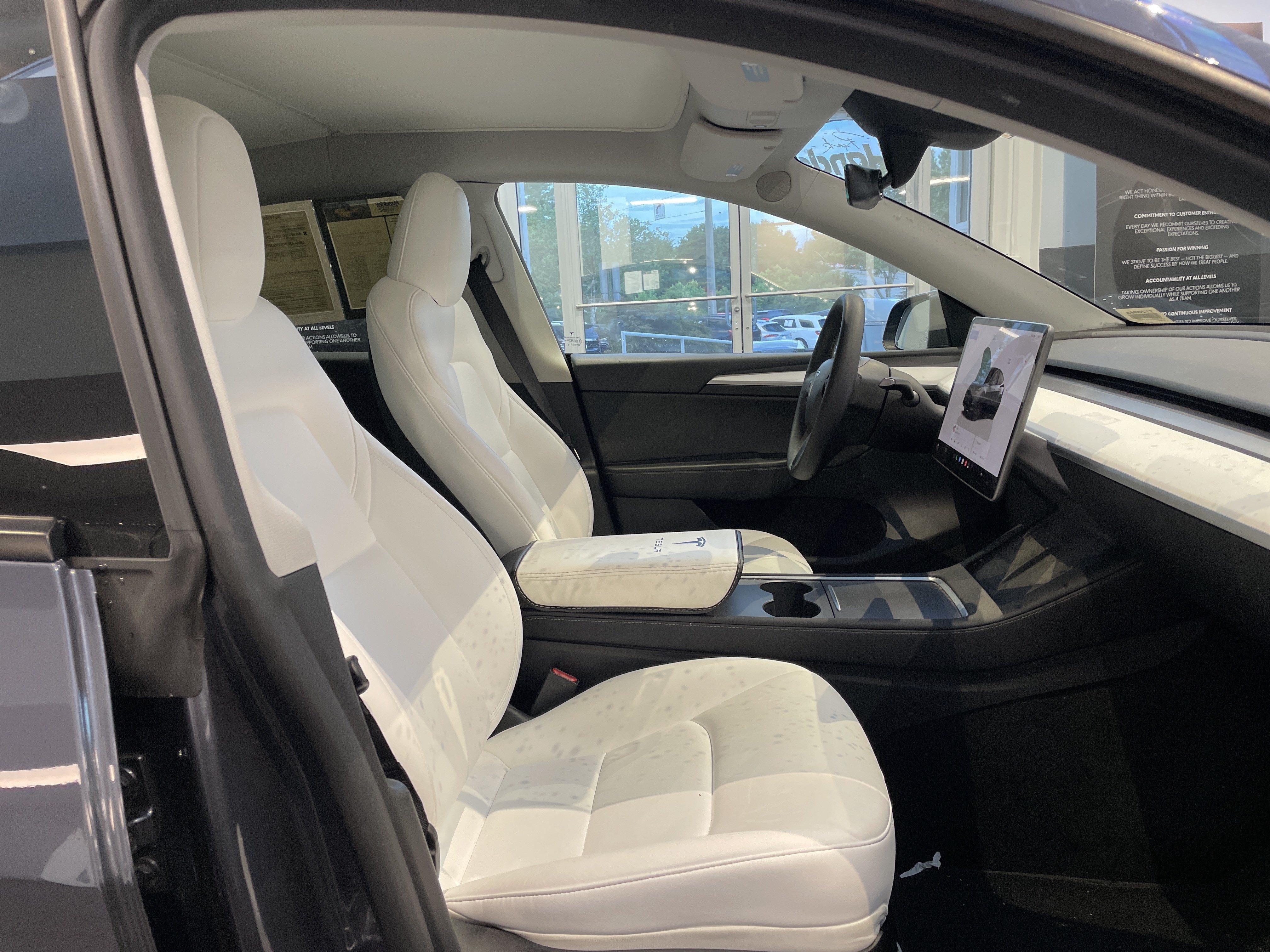 Used 2023 Tesla Model Y Performance AWD/4WD image 32