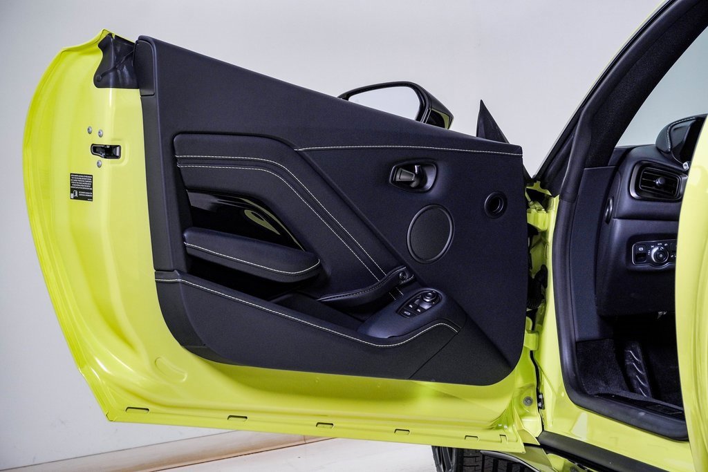 Used 2023 Aston Martin V8 Vantage Coupe image 33