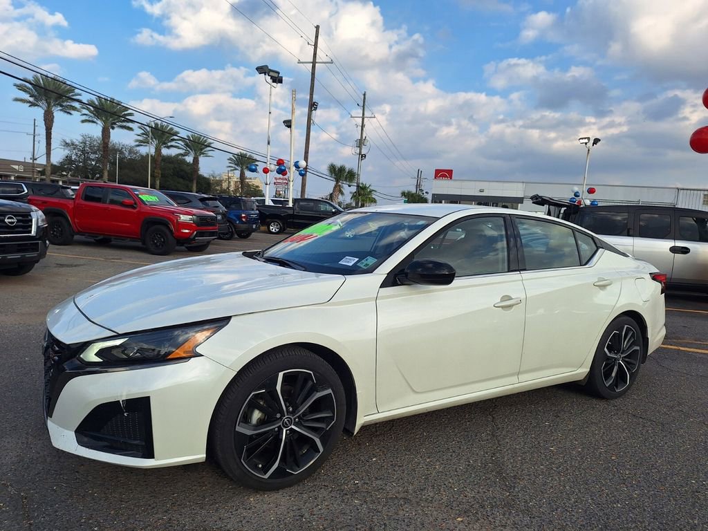 Certified 2025 Nissan Altima 2.5 SR image 9