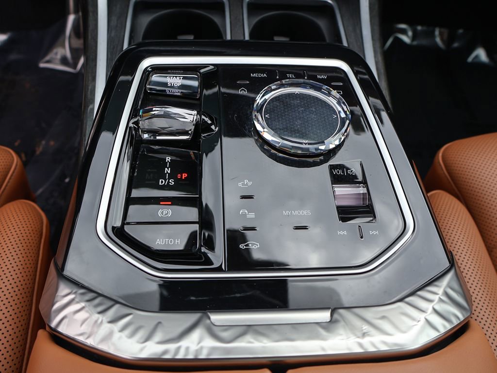 Used 2023 BMW 740i w/ Parking Assistance Package image 56