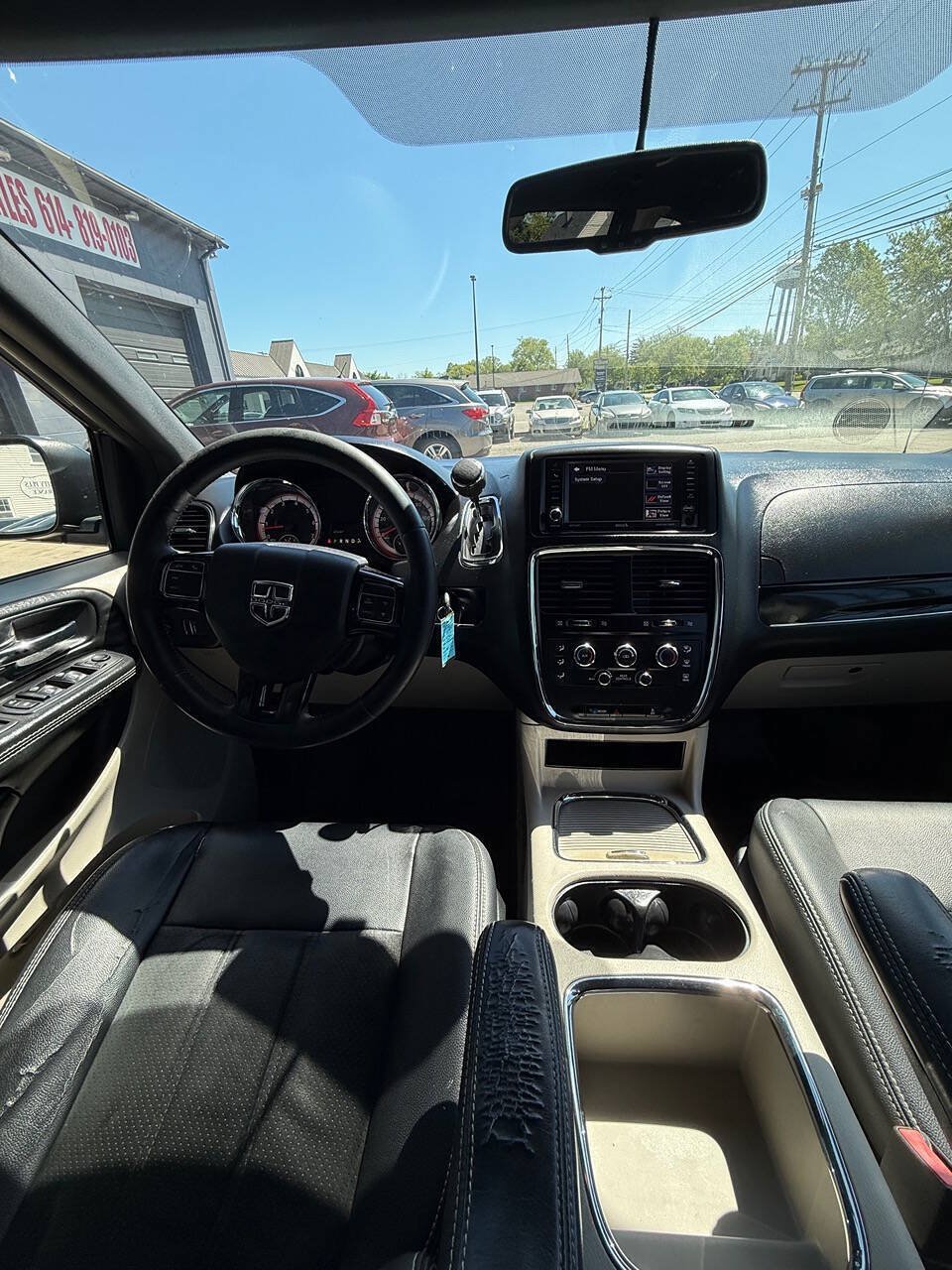 Used 2017 Dodge Grand Caravan SXT FWD image 9
