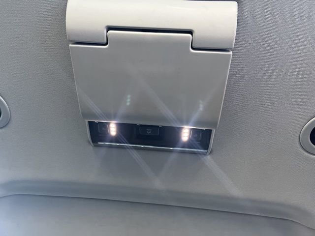 Used 2018 Chevrolet Suburban LT image 17