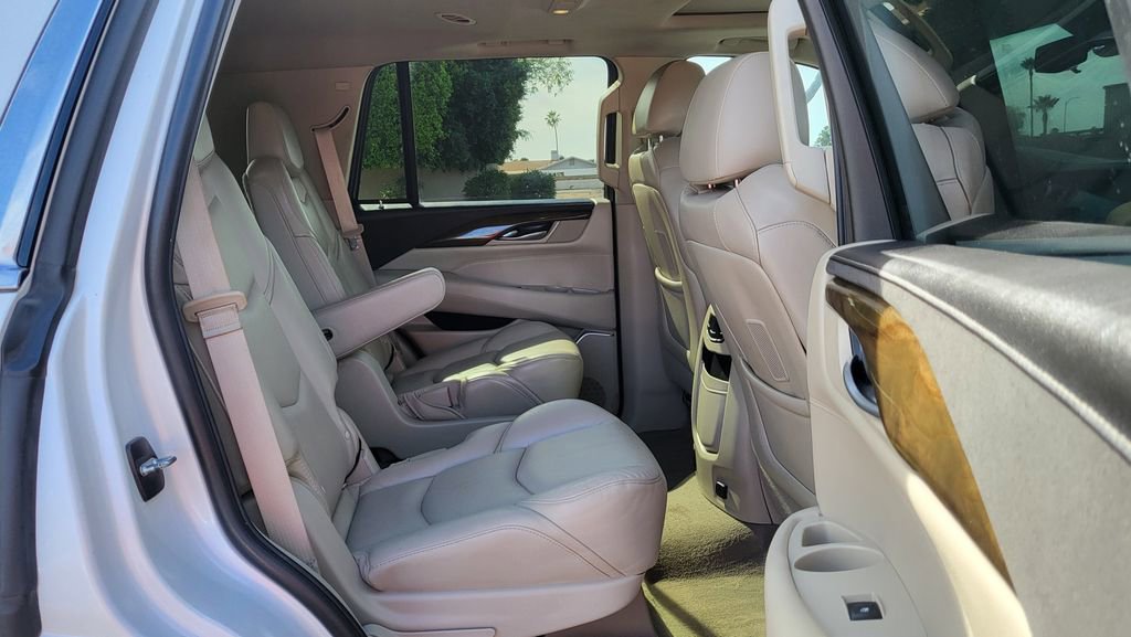 Used 2018 Cadillac Escalade Luxury AWD/4WD image 22
