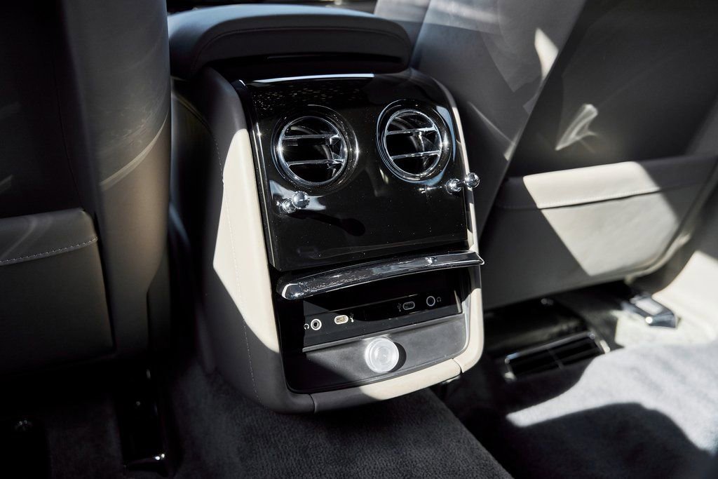 Used 2025 Rolls-Royce Phantom Sedan RWD image 61