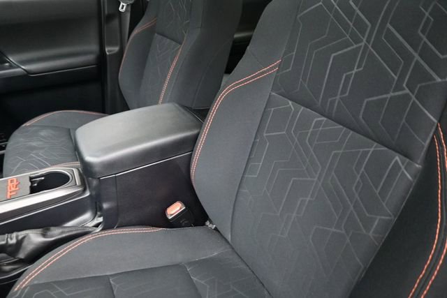 Used 2017 Toyota Tacoma TRD Sport AWD/4WD image 17