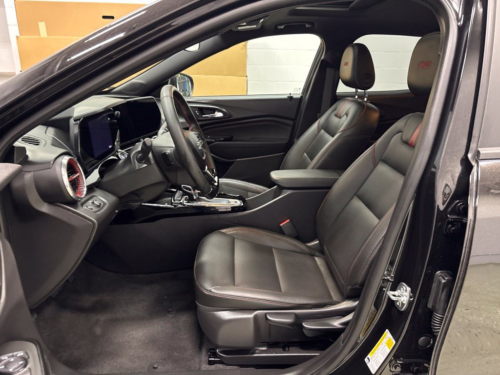 Used 2025 Chevrolet Trax RS w/ Sunroof Package FWD image 16