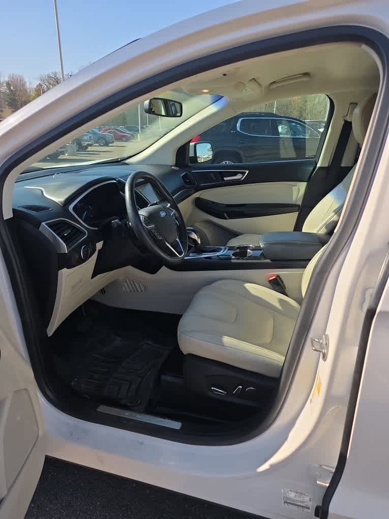 Used 2017 Ford Edge Titanium w/ Class II Trailer Tow Package AWD/4WD image 5