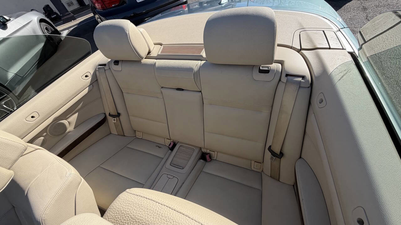 Used 2009 BMW 335i Convertible image 9