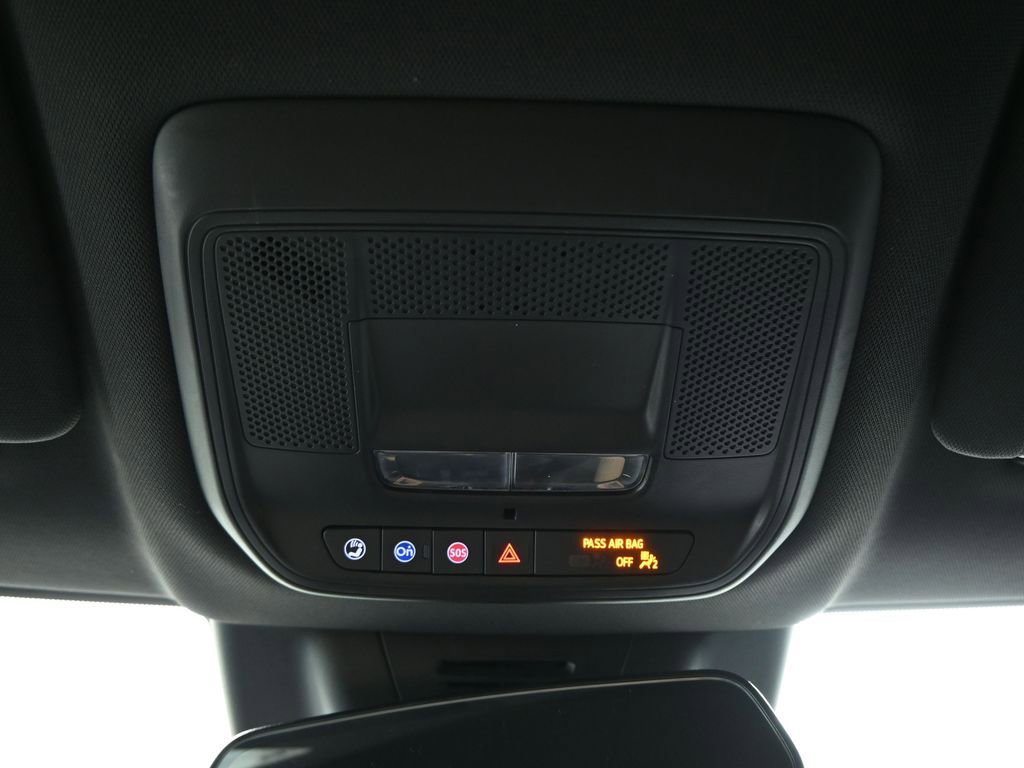 Used 2025 Chevrolet Equinox EV LT w/ Convenience Package image 13