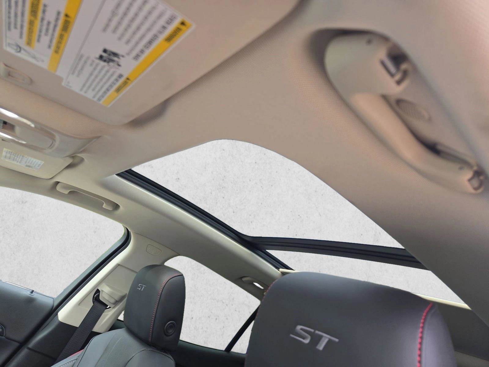 Used 2023 Buick Envision Essence w/ Sport Touring Package FWD image 15
