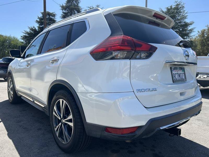 Used 2017 Nissan Rogue SL w/ SL Premium Package FWD image 5