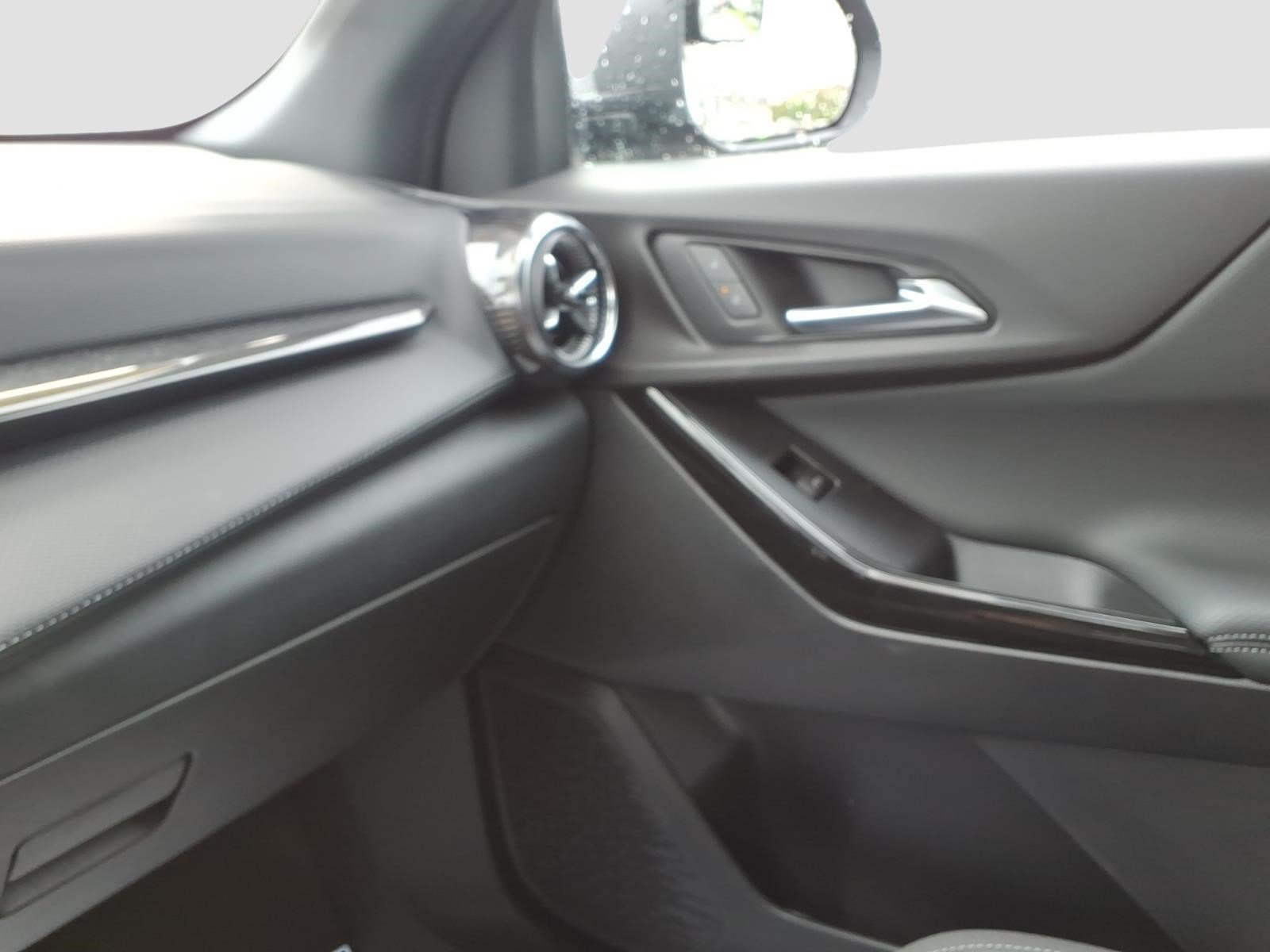 Used 2026 Chevrolet Equinox LT AWD/4WD image 23