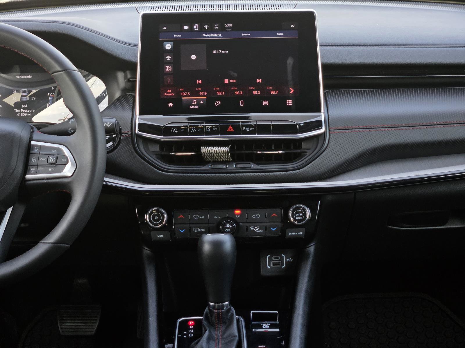 Used 2025 Jeep Compass Trailhawk image 29