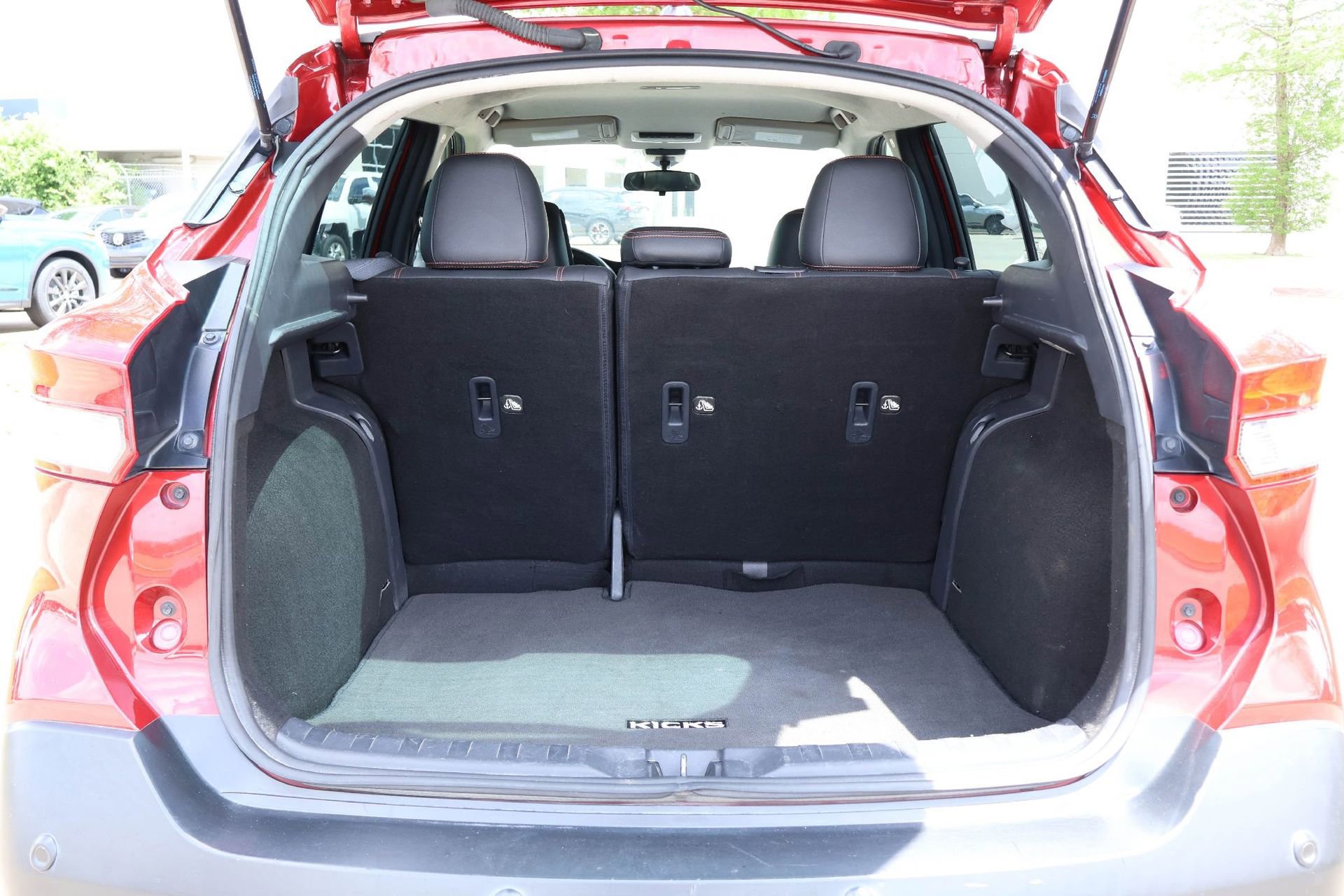 Used 2020 Nissan Kicks SR w/ SR Premium Package image 19