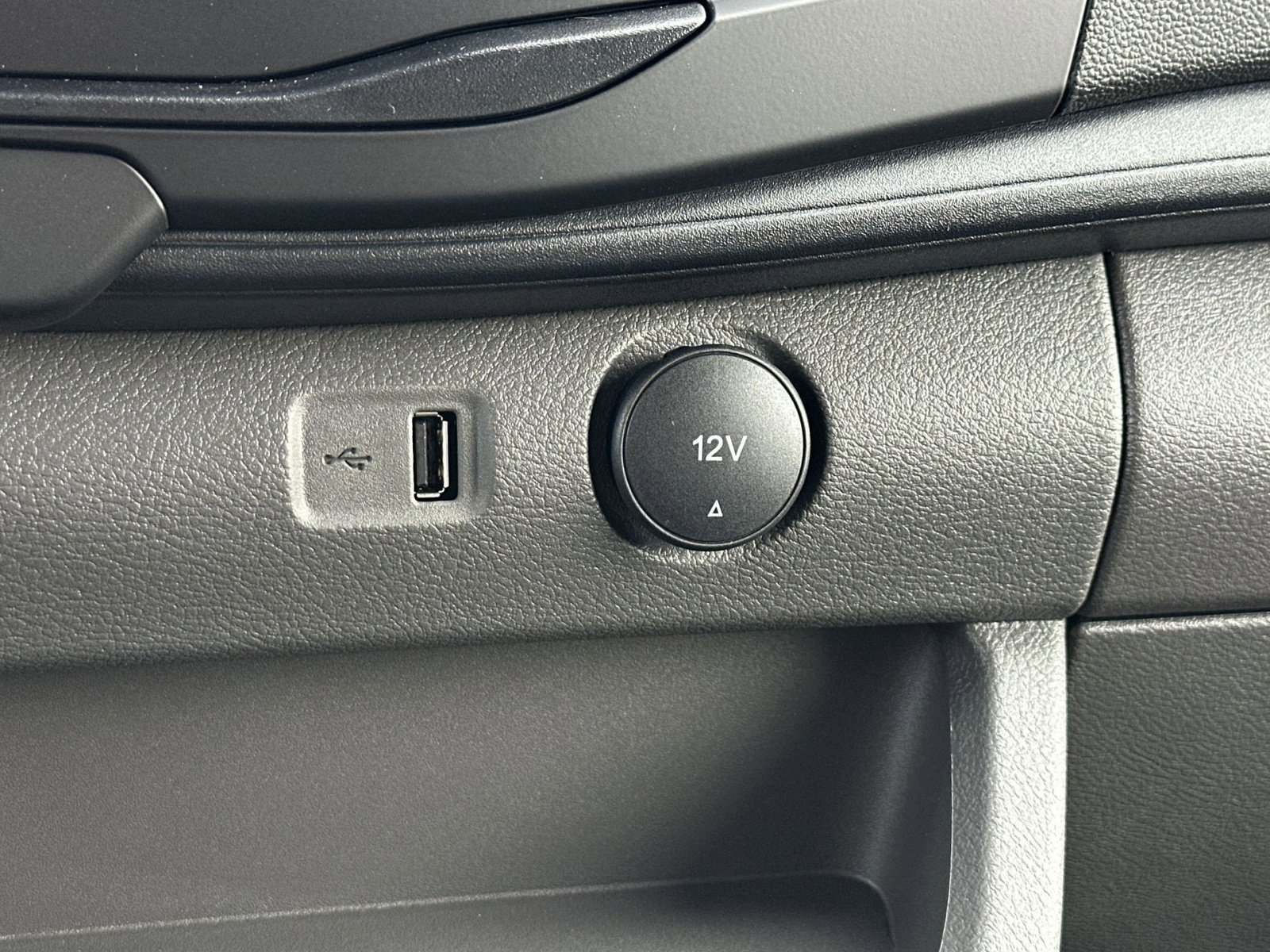 New 2026 Ford Transit 250 148 Medium Roof w/ Load Area Protection Package image 27