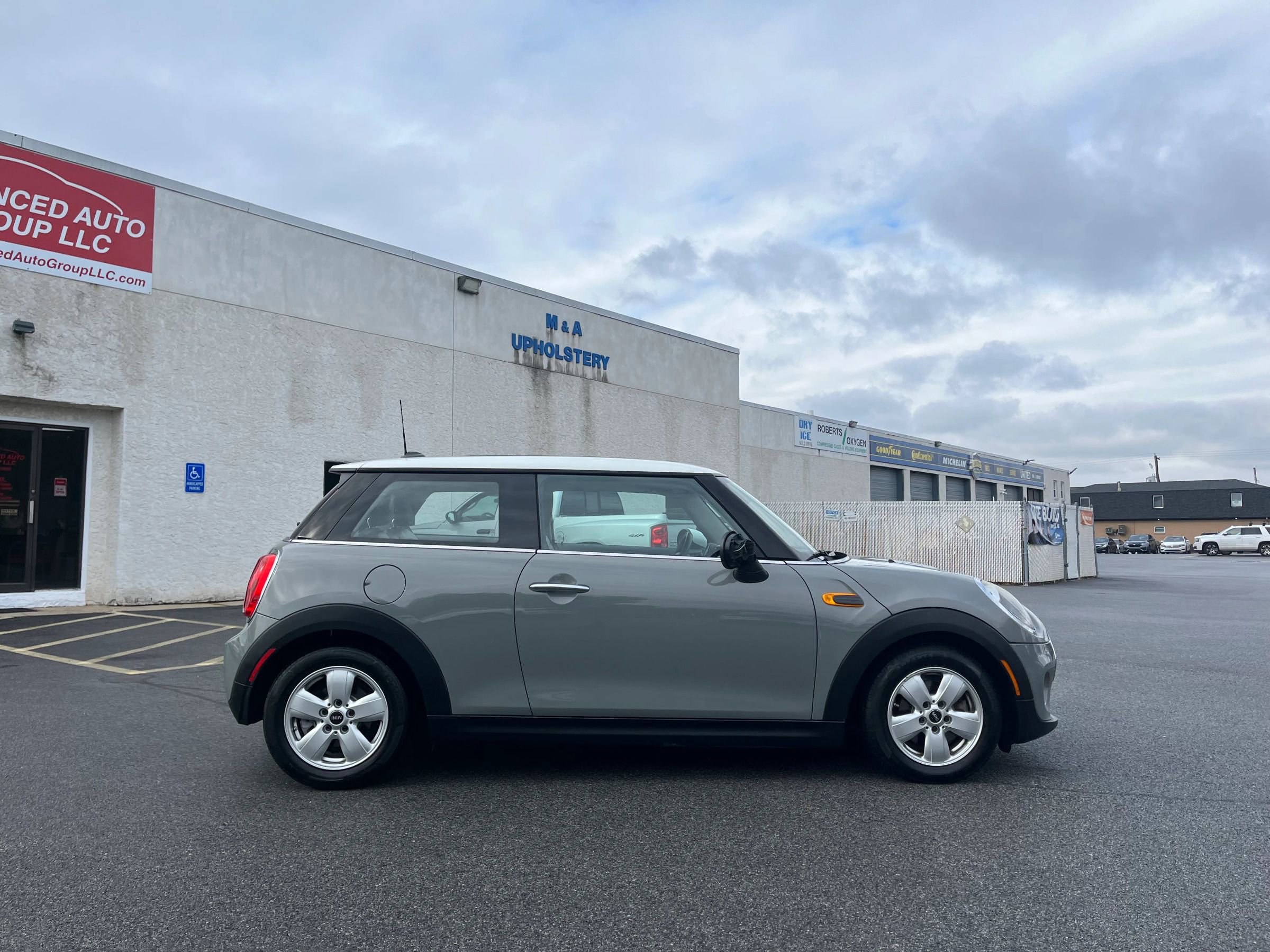 Used 2014 MINI Cooper 2-Door Hardtop image 6
