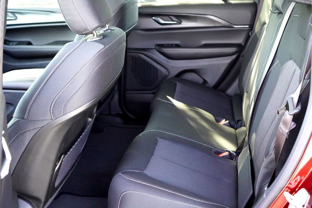 New 2025 Jeep Grand Cherokee Laredo X w/ Luxury Tech Group I RWD image 20