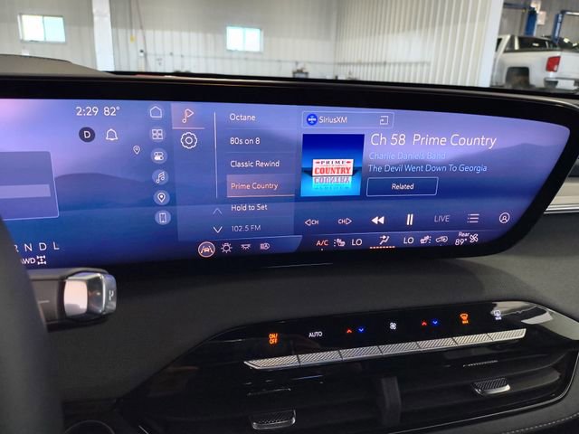 Used 2025 Buick Enclave Preferred AWD/4WD image 13