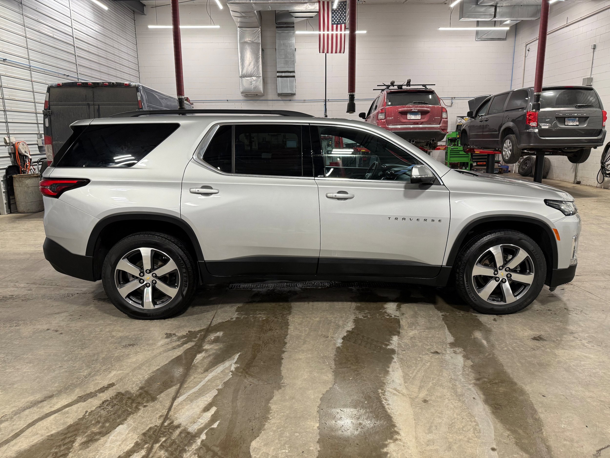 Used 2022 Chevrolet Traverse LT w/ LT Premium Package AWD/4WD image 7