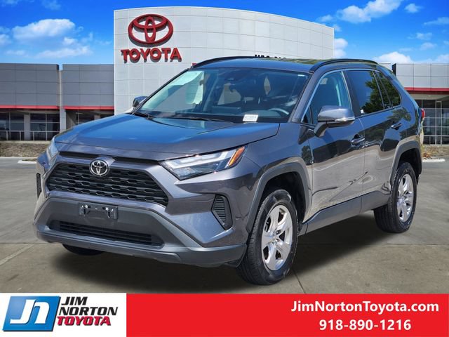 Used 2025 Toyota RAV4 XLE FWD image 3