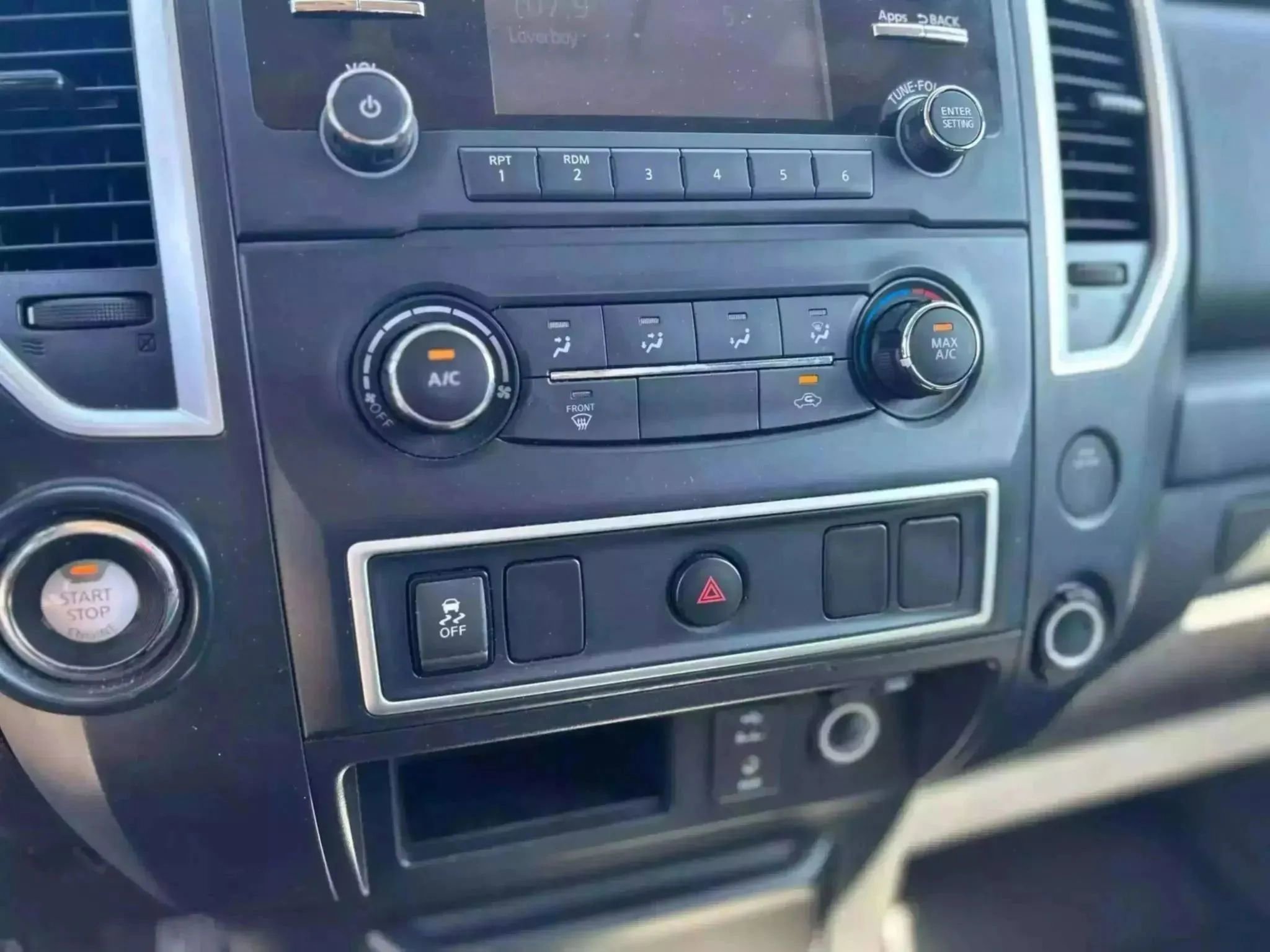 Used 2017 Nissan Titan S image 17