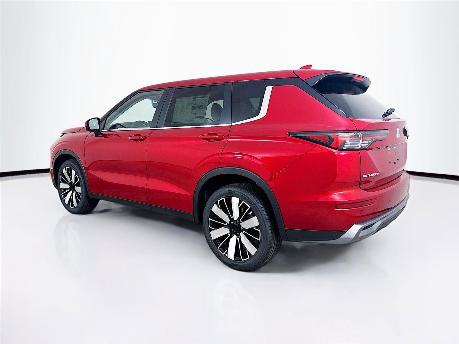 New 2025 Mitsubishi Outlander SE image 5