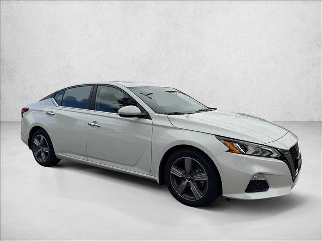 Used 2022 Nissan Altima 2.5 SV w/ SV Premium Package FWD image 3