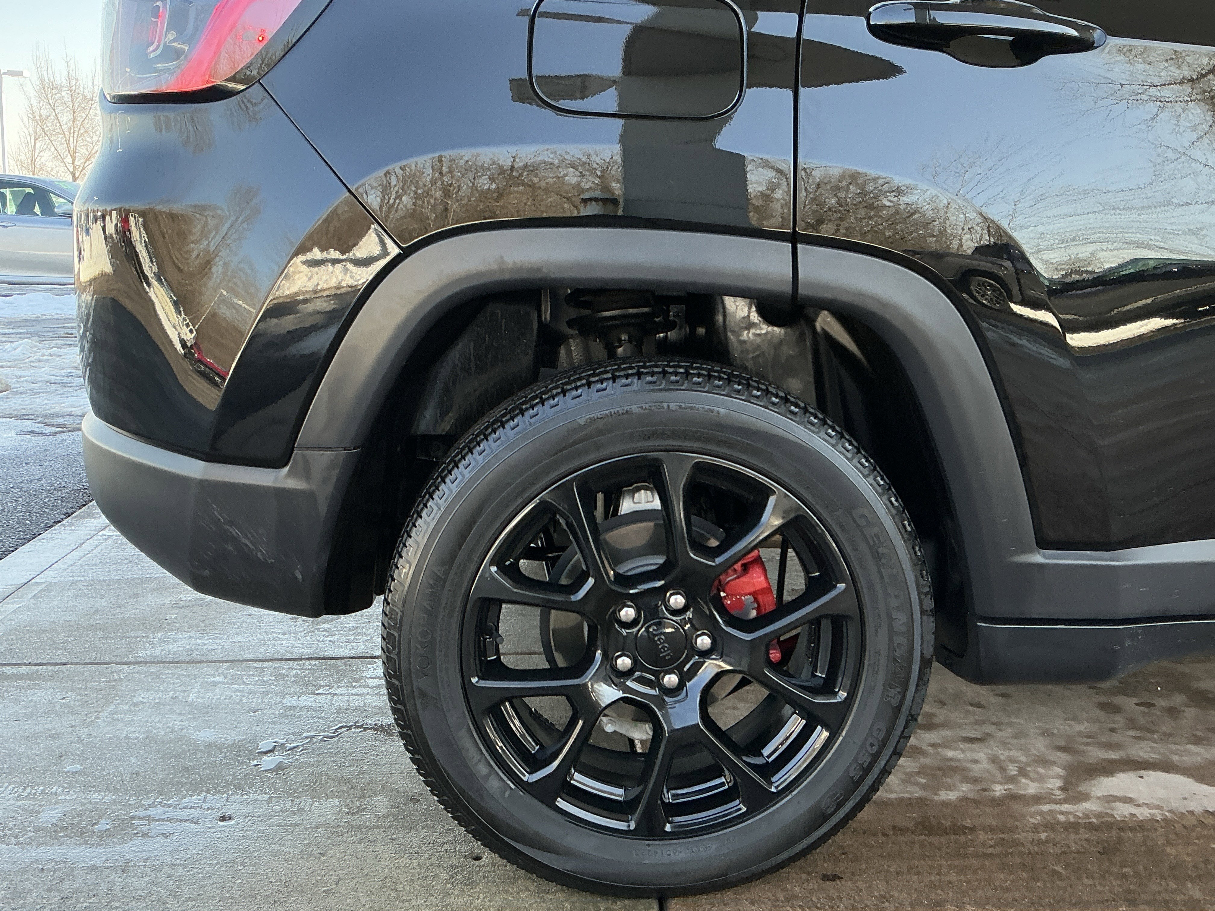 Used 2024 Jeep Compass Latitude image 23