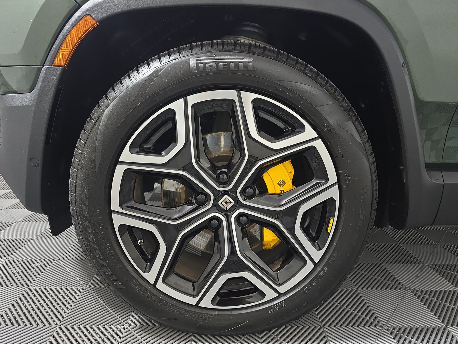 Used 2022 Rivian R1S Launch Edition AWD/4WD image 9
