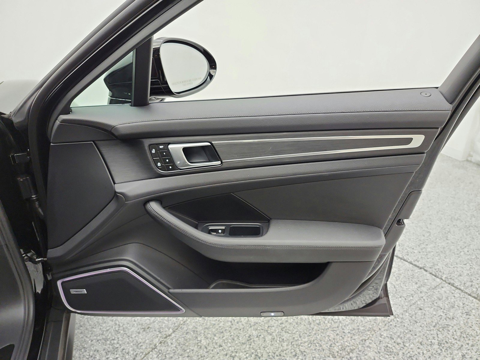 Used 2023 Porsche Panamera Platinum Edition RWD image 21