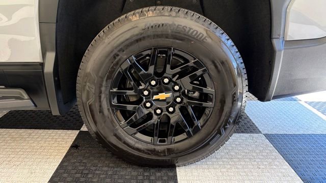 Used 2025 Chevrolet Silverado EV LT AWD/4WD image 14