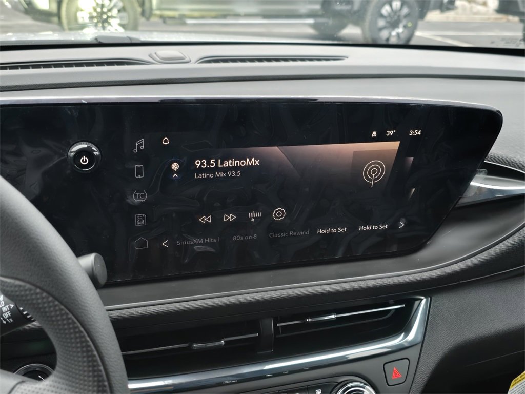 Certified 2025 Buick Envista Preferred image 18