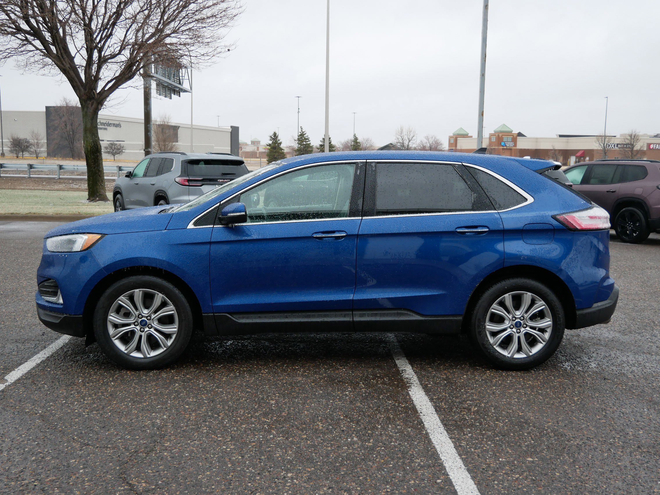 Used 2022 Ford Edge Titanium w/ Equipment Group 301A AWD/4WD image 6