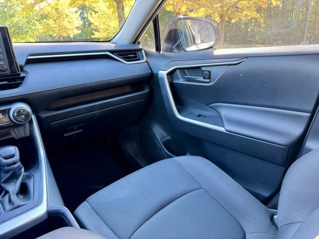 Used 2022 Toyota RAV4 LE image 26
