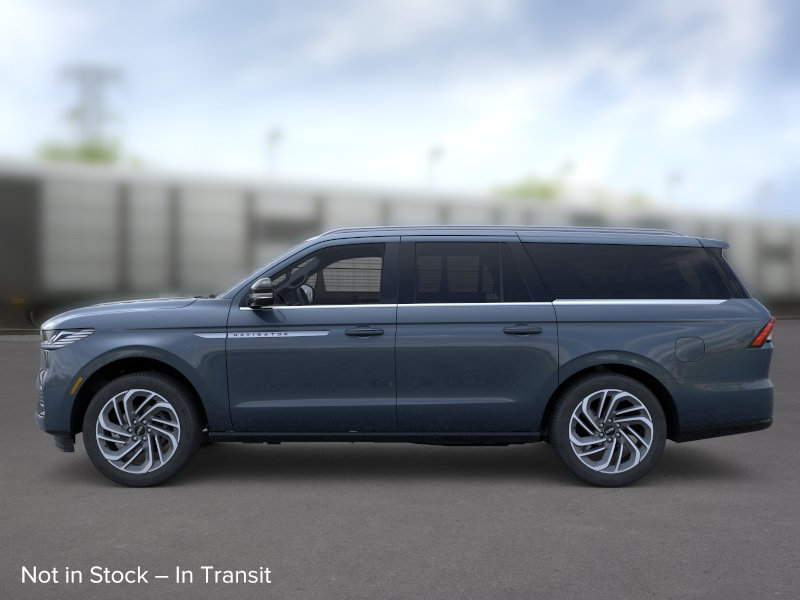 Certified 2026 Lincoln Navigator L Reserve AWD/4WD image 3