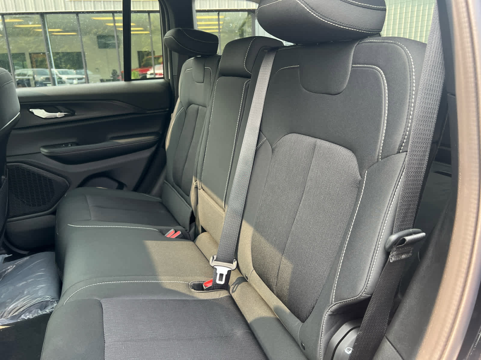 New 2025 Jeep Grand Cherokee Laredo w/ Luxury Tech Group I image 21