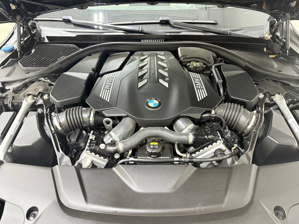 Used 2021 BMW 750i xDrive w/ Executive Package AWD/4WD image 43