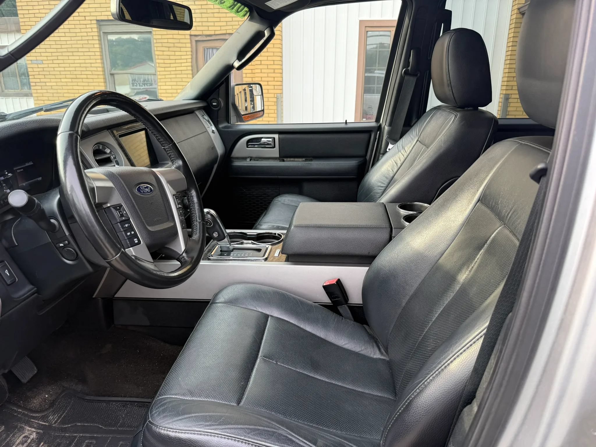 Used 2017 Ford Expedition Limited w/ Equipment Group 301A AWD/4WD image 14
