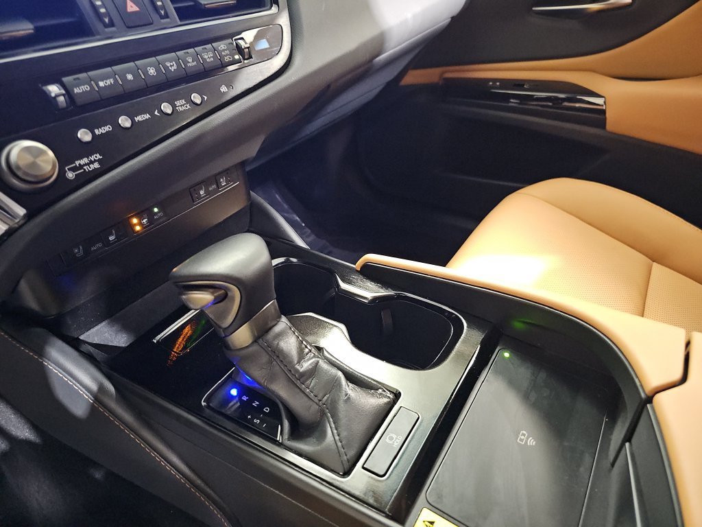 Certified 2025 Lexus ES 350 w/ Premium Package FWD image 23