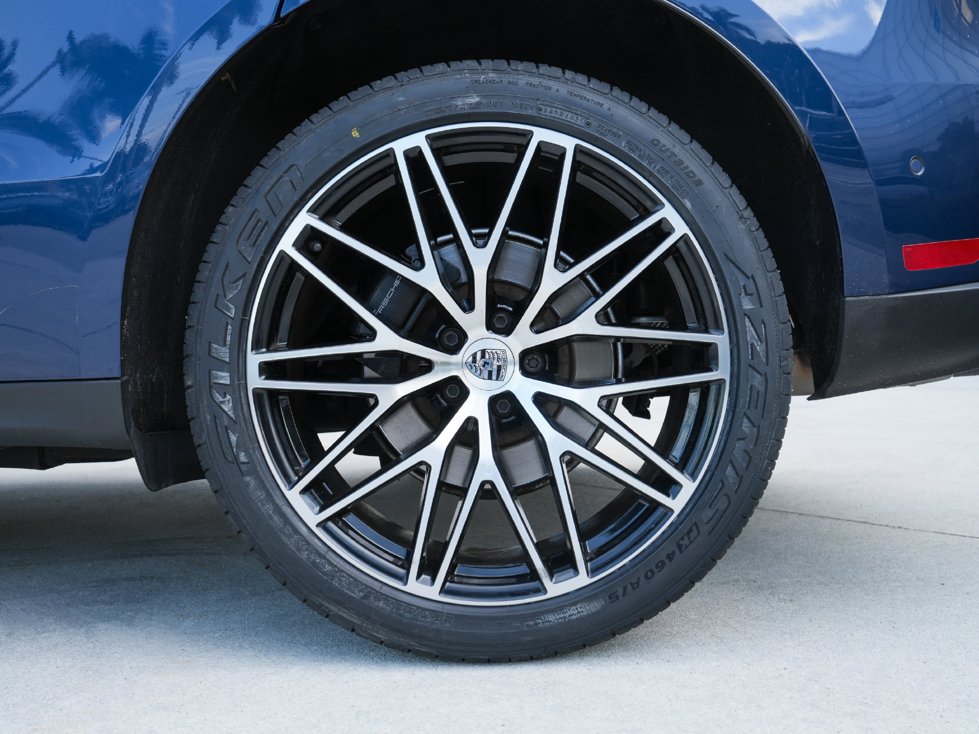 Used 2023 Porsche Macan Turbo AWD/4WD image 35